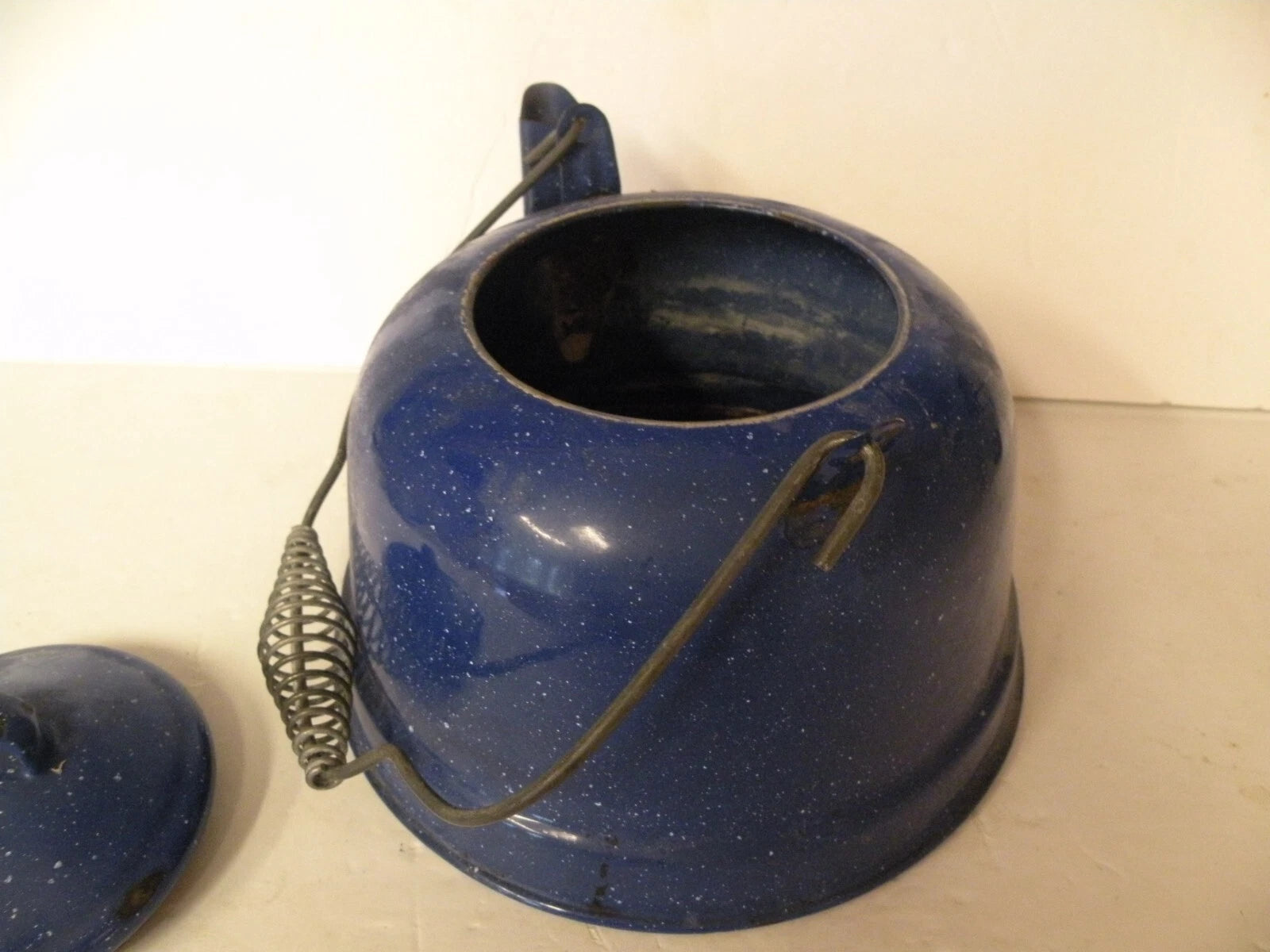 1970s BLUE WHITE SPECKLES ENAMELWARE TEAPOT 12 CUP