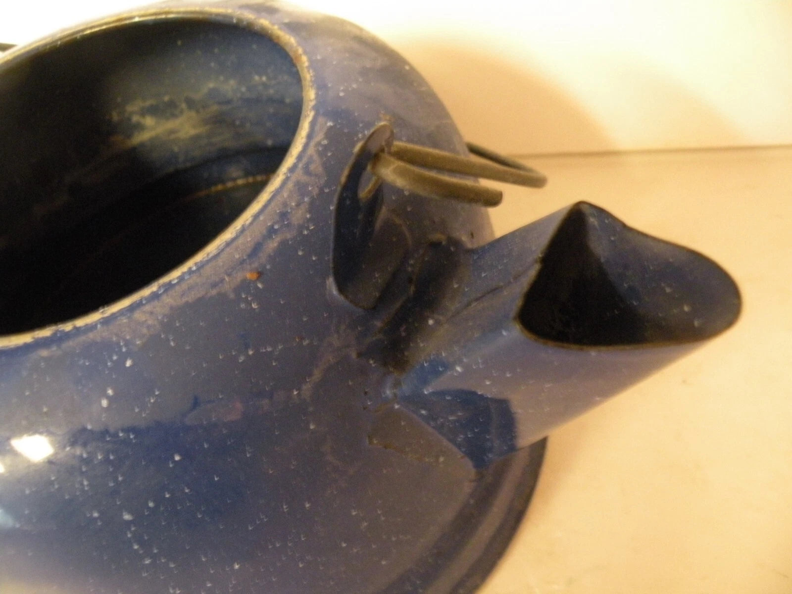 1970s BLUE WHITE SPECKLES ENAMELWARE TEAPOT 12 CUP