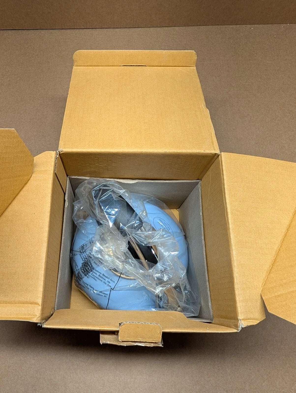 Chantal Classic Loop Enamel on Steel Whistling Tea Kettle, 1.8 qt (Glacier Blue)