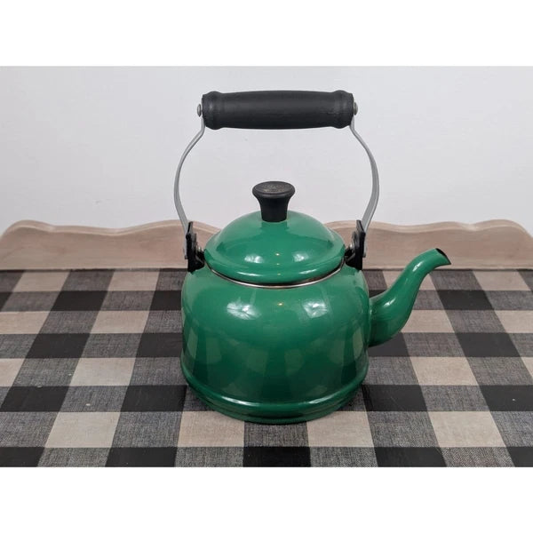 Le Creuset Demi Kettle 1.25 US Quarts Teapot Hombre Green
