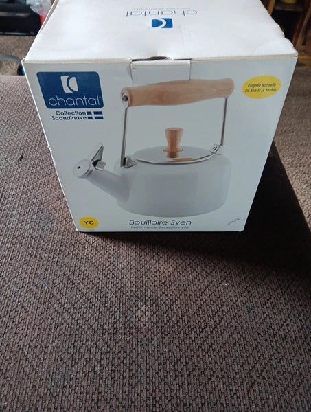 Chantal SVEN Enamel on Steel Whistling Teakettle with Natural Wood handle 1.4...