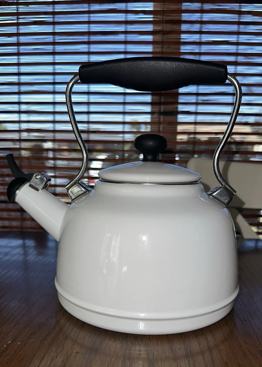 CHANTAL 1.8 QT Enamel on Steel Whistling Tea Kettle Teapot White EUC