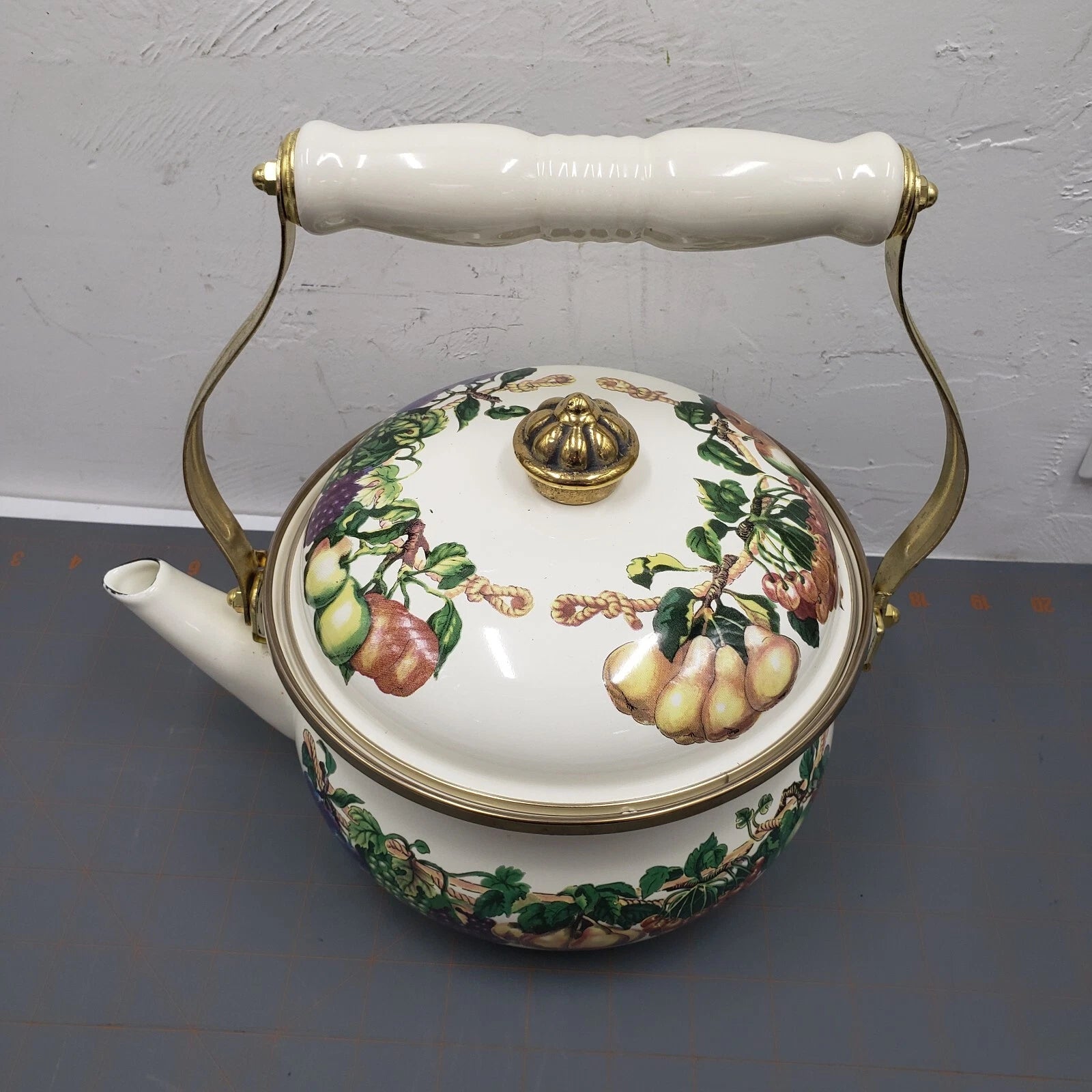 VTG Tabletops Unlimited Enamelware Kensington Garden 2 Qt Tea Kettle NIB