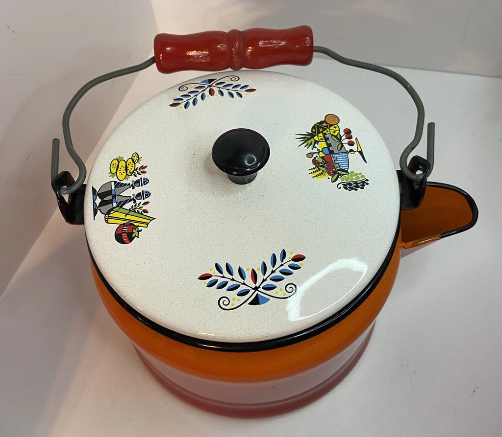 VNTG. ENAMELWARE TEAPOT TEA KETTLE ORANGE WOODEN HANDLE KITSCHY 70'S AESTHETIC