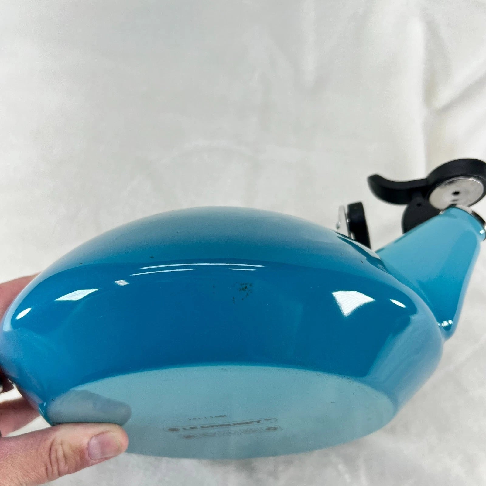 LE CREUSET Enamel On Steel Whistling Tea Kettle 1.5L Caribbean Blue Teal Handle