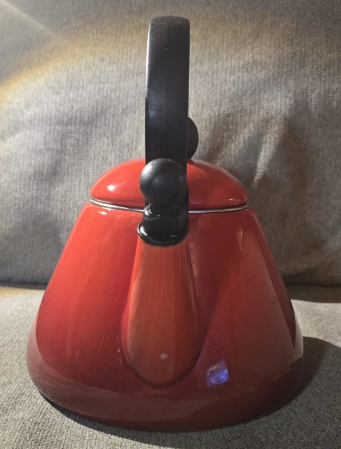 LE CREUSET  Classic Whistling Kettle Tea Pot 1.7 Quart  Cerise Red Enamel