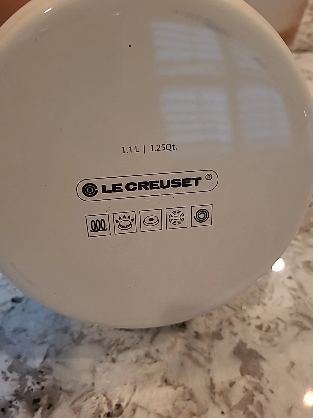 Le Creuset 2.2 Quart 2 Liter Whistling Tea Kettle White Enameled Steel