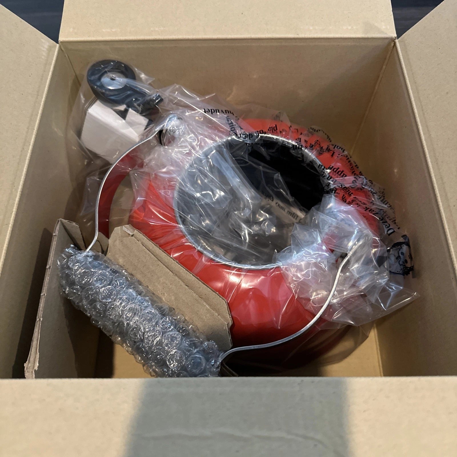 Le Creuset Whistling Tea Kettle 1.7 qt. Cerise - Enamel on Steel - Classic