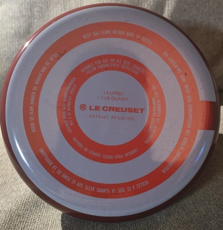 LE CREUSET  Classic Whistling Kettle Tea Pot 1.7 Quart  Cerise Red Enamel