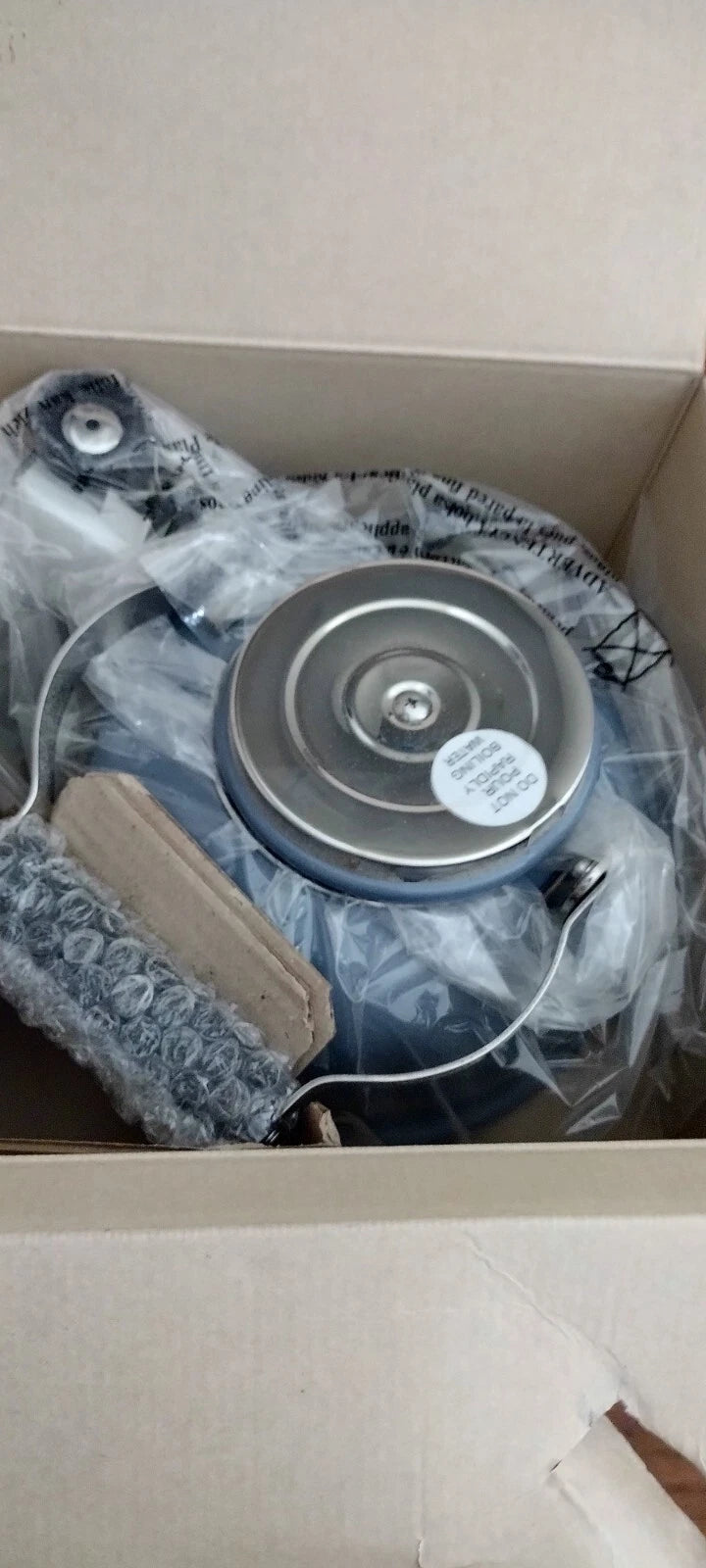 Le Creuset New Enamel On Steel Whistling Tea Kettle 1.7 qt. Mineral Blue