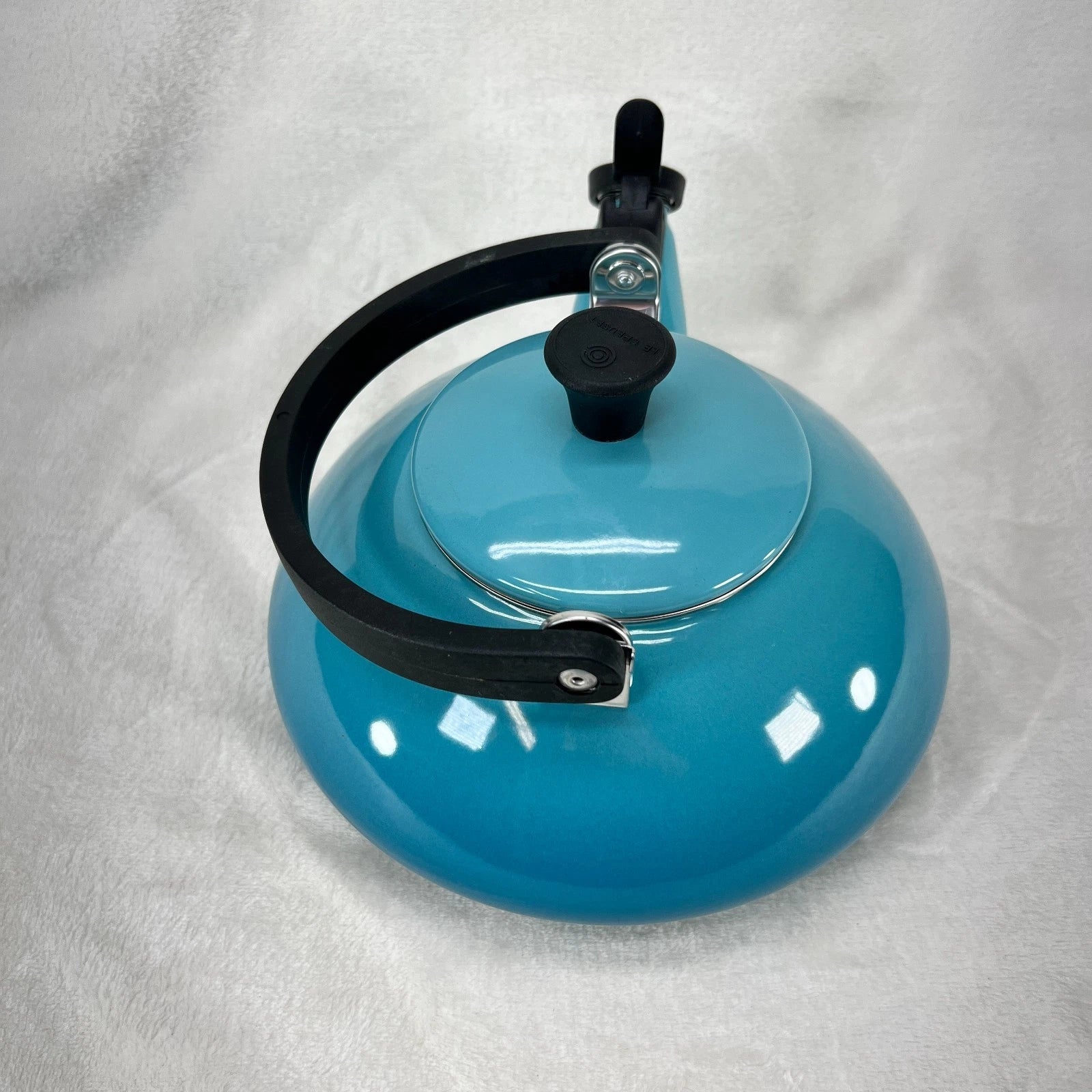 LE CREUSET Enamel On Steel Whistling Tea Kettle 1.5L Caribbean Blue Teal Handle