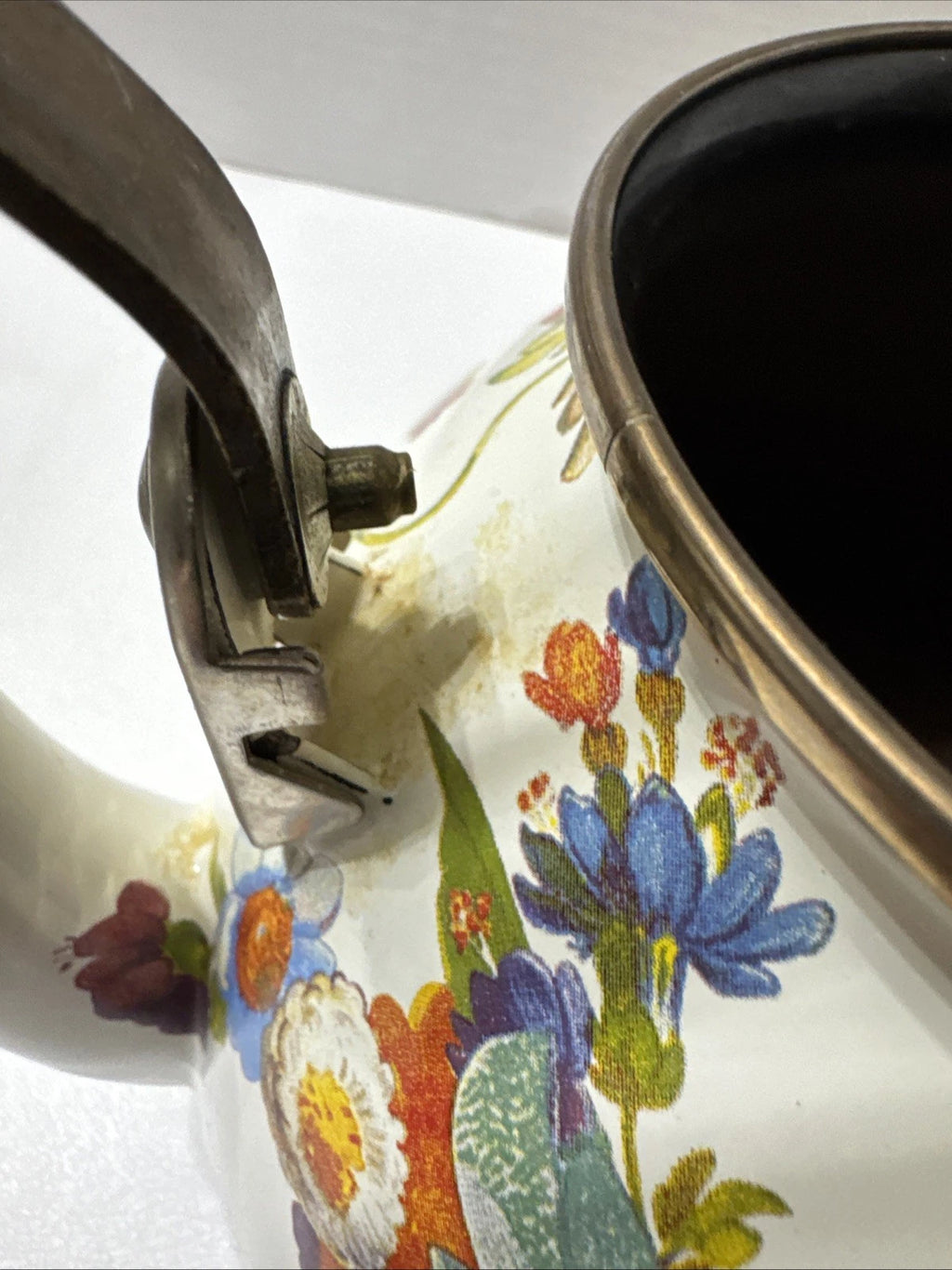 MacKenzie-Childs White Flower Market 3 Quart Qt Tea Kettle Enamel Teapot