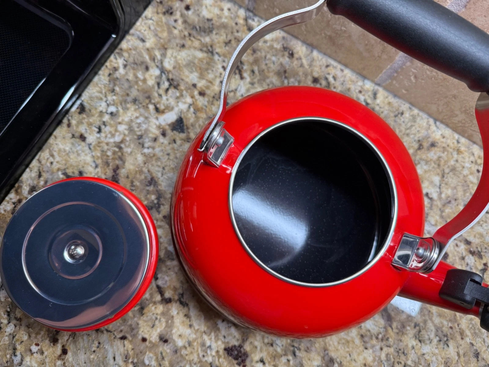 Le Creuset Classic Whistling Tea Kettle Teapot Red Gradient Ombre 1.7 Qt (1.6L)