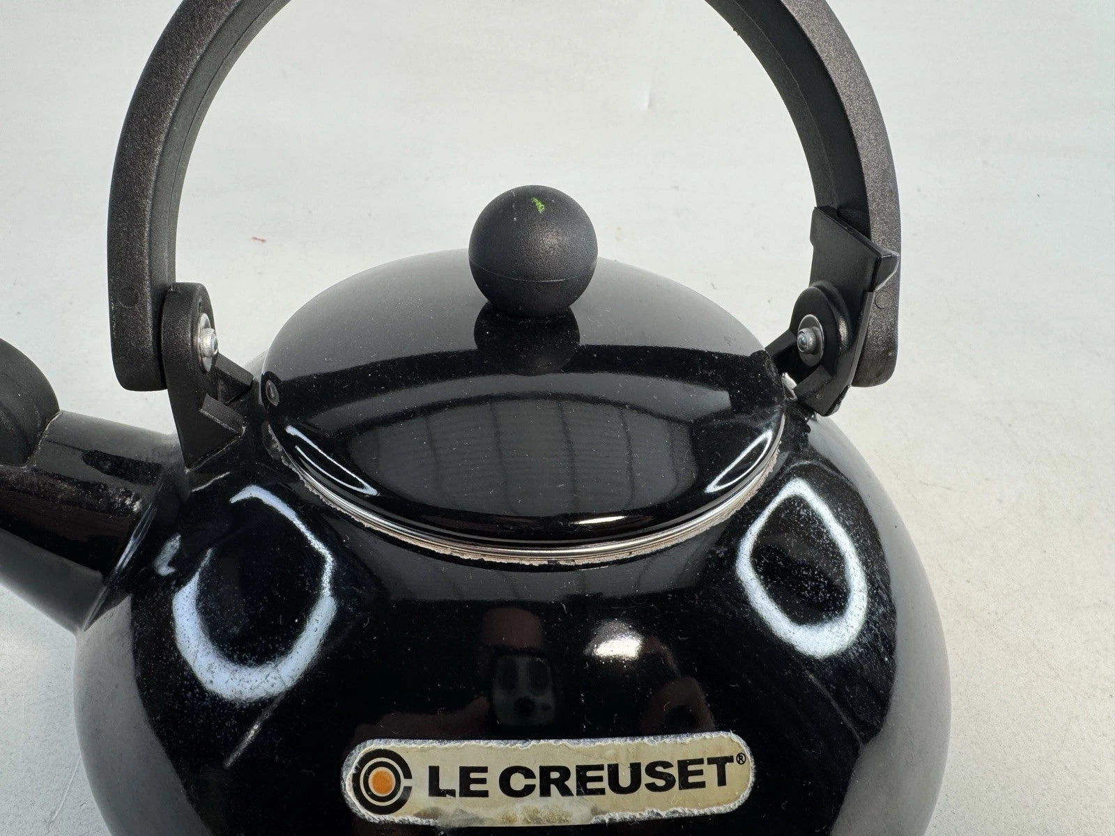 Le Creuset Whistling Teapot Enameled Tea Kettle 1.6 Quarts 1.5 L Cerise Black