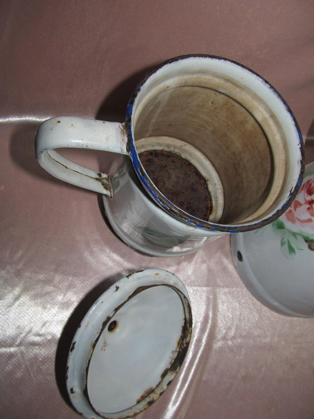 Large White Enamel Coffee Pot With Rose And Pansy Decoration H 36 Cm