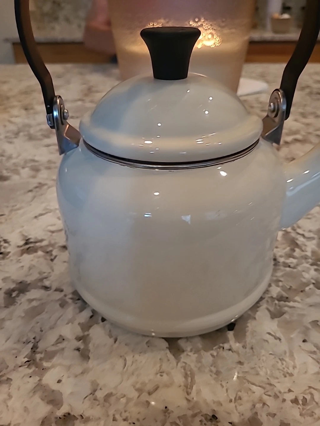 Le Creuset 2.2 Quart 2 Liter Whistling Tea Kettle White Enameled Steel