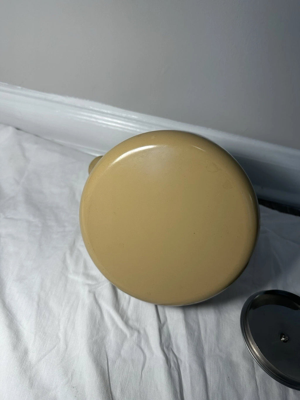 Pfaltzgraff Folk Art Enamel on Metal L Handle Round Tea Kettle