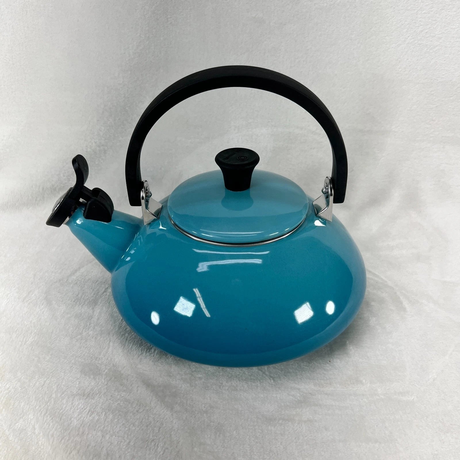 LE CREUSET Enamel On Steel Whistling Tea Kettle 1.5L Caribbean Blue Teal Handle