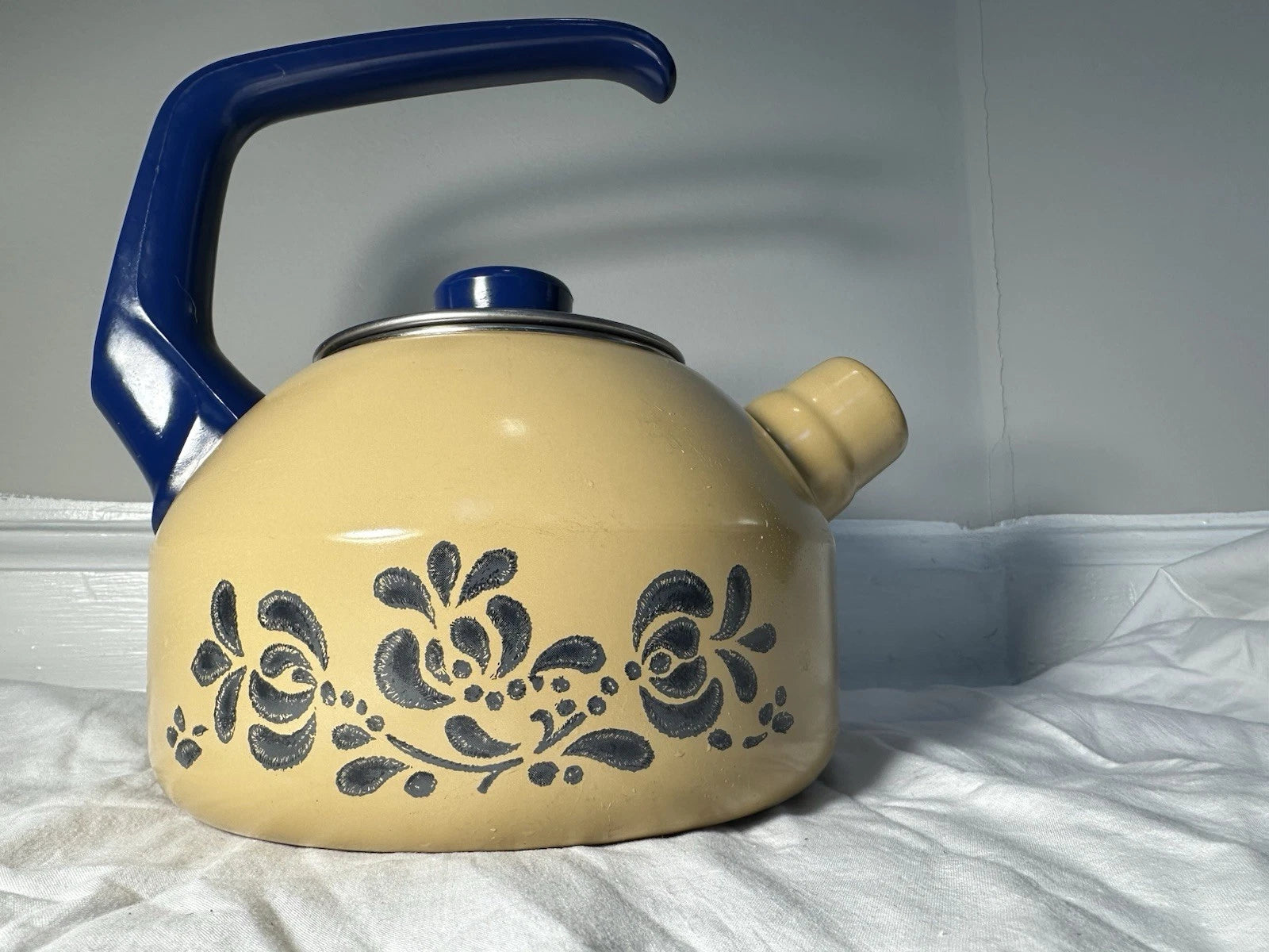 Pfaltzgraff Folk Art Enamel on Metal L Handle Round Tea Kettle