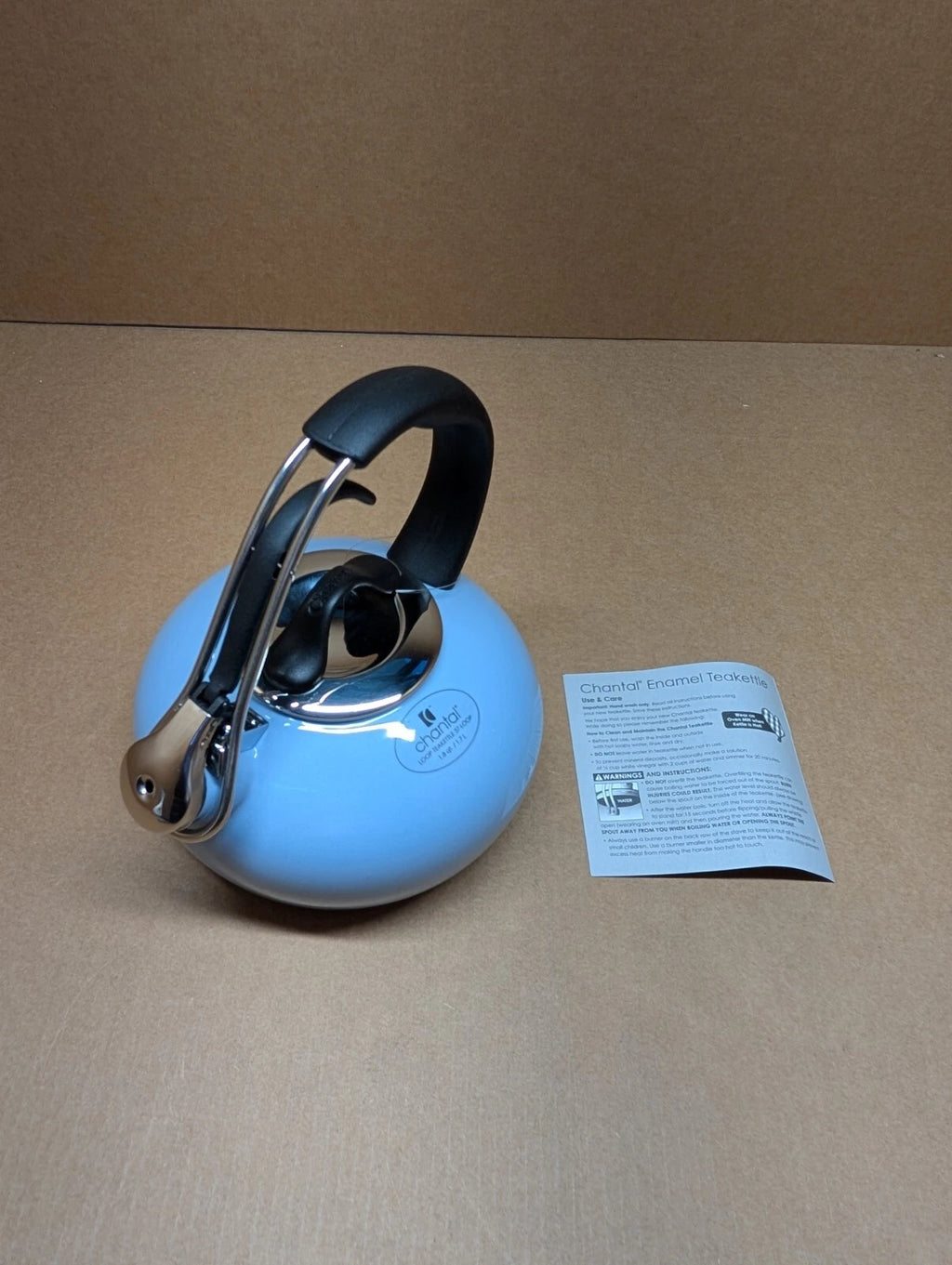 Chantal Classic Loop Enamel on Steel Whistling Tea Kettle, 1.8 qt (Glacier Blue)