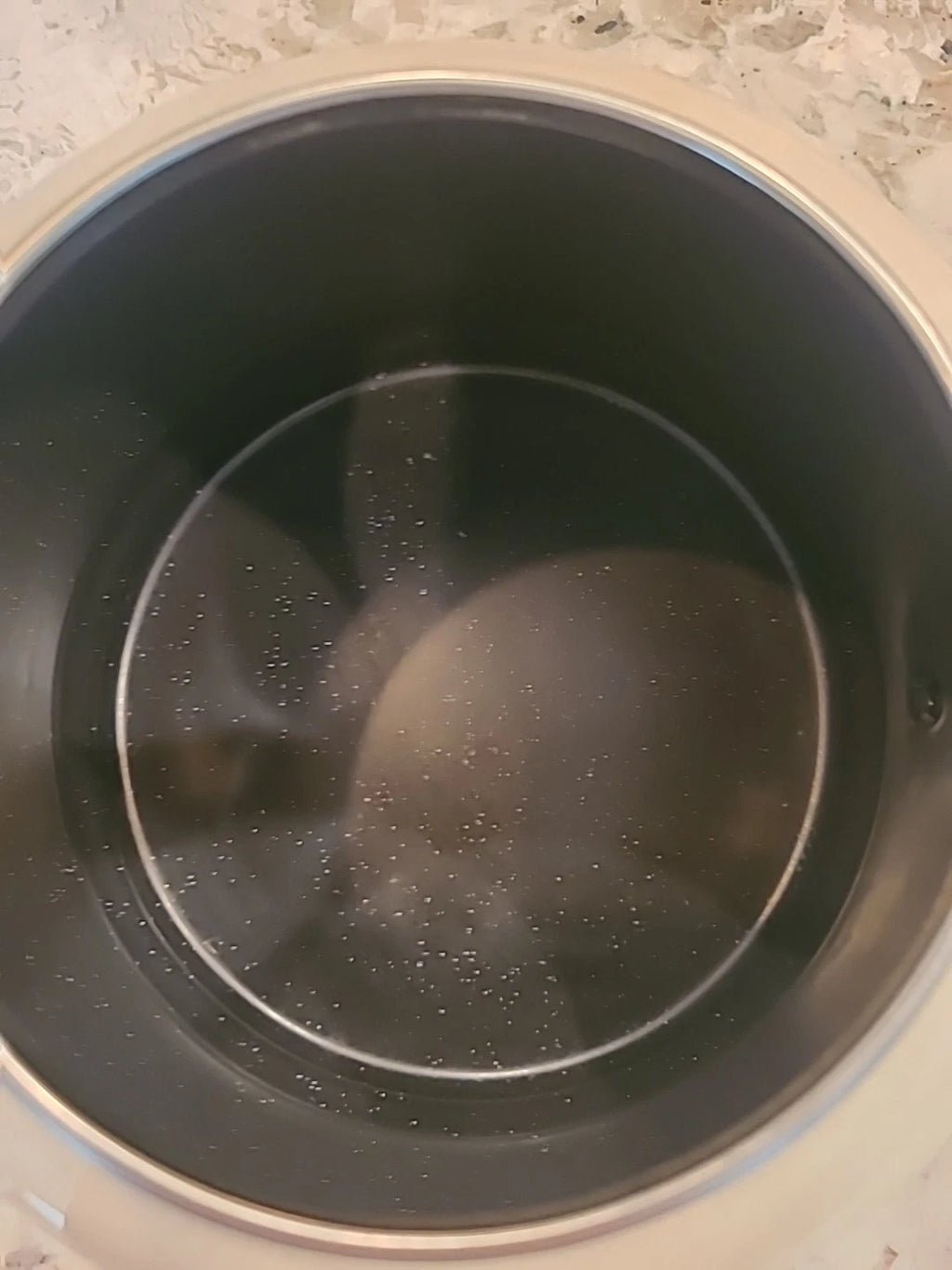 Le Creuset 2.2 Quart 2 Liter Whistling Tea Kettle White Enameled Steel