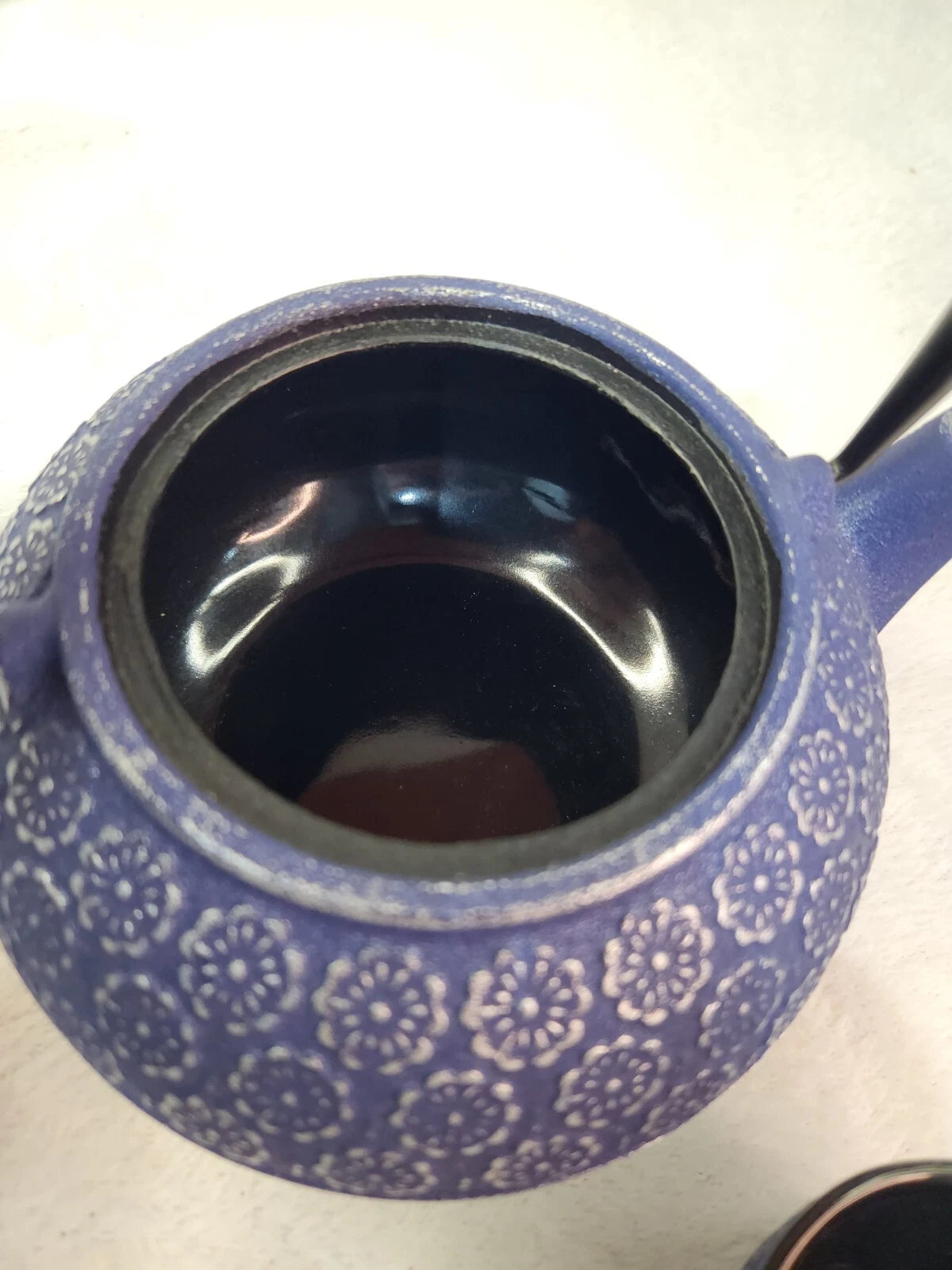 PRIMULA 34oz Blue Floral TEAPOT And Cups Cast Iron , Mesh tea Infuser Enamel New