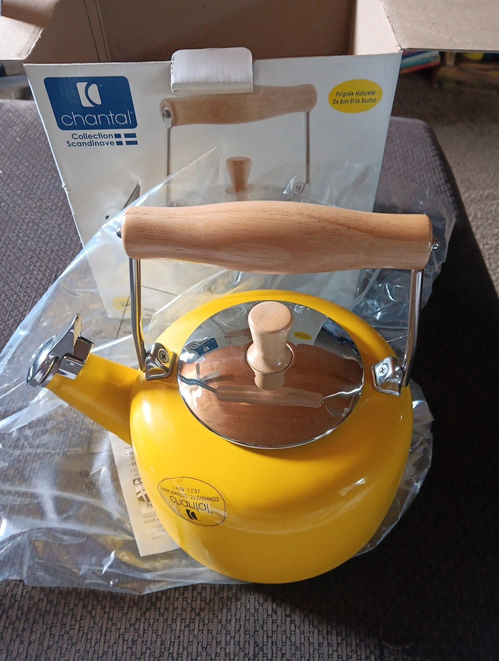 Chantal SVEN Enamel on Steel Whistling Teakettle with Natural Wood handle 1.4...