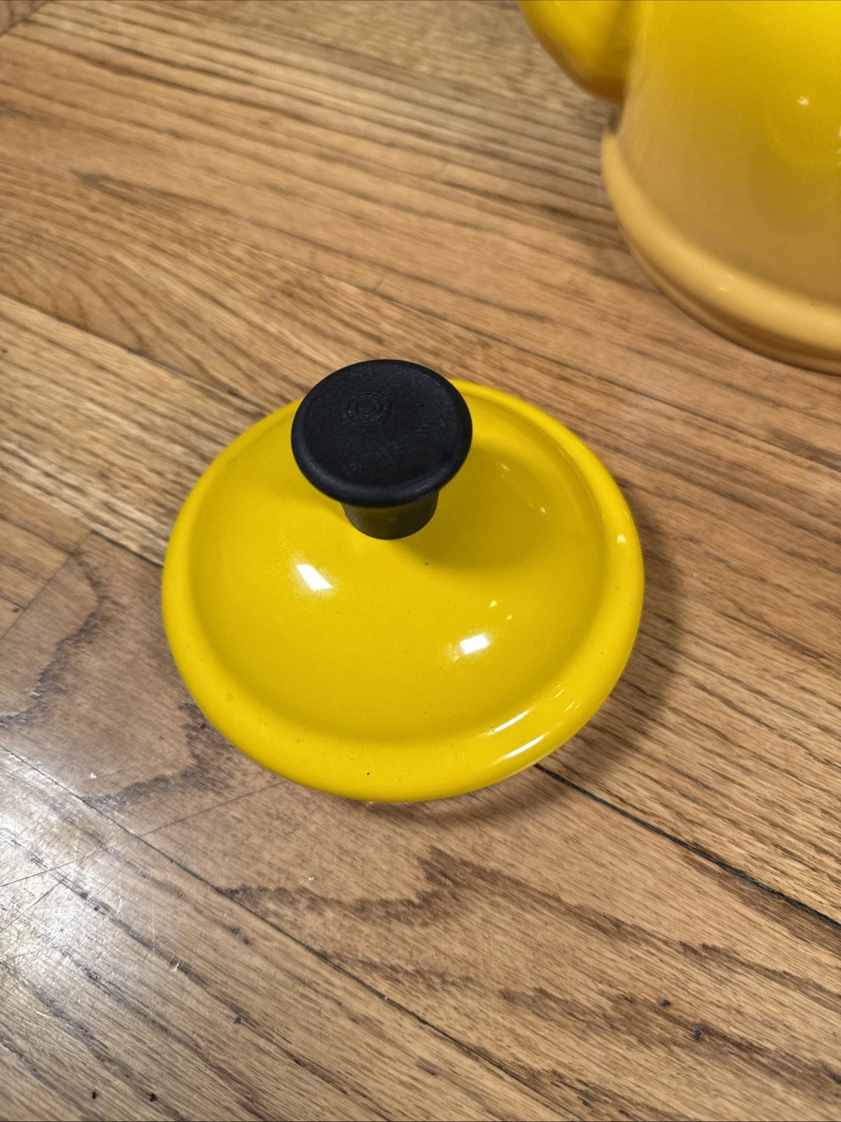 Le Creuset Classic Demi Tea Kettle Enamel on Steel 1.25 Quart Yellow