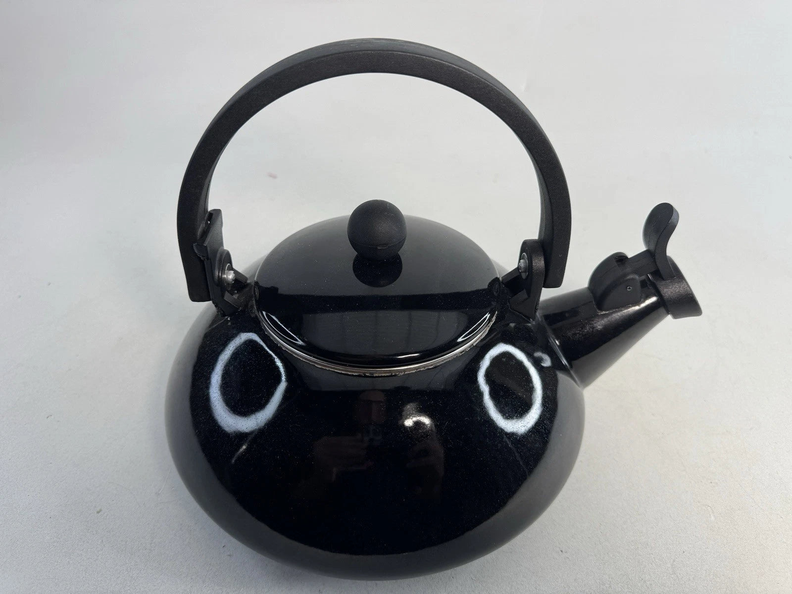 Le Creuset Whistling Teapot Enameled Tea Kettle 1.6 Quarts 1.5 L Cerise Black