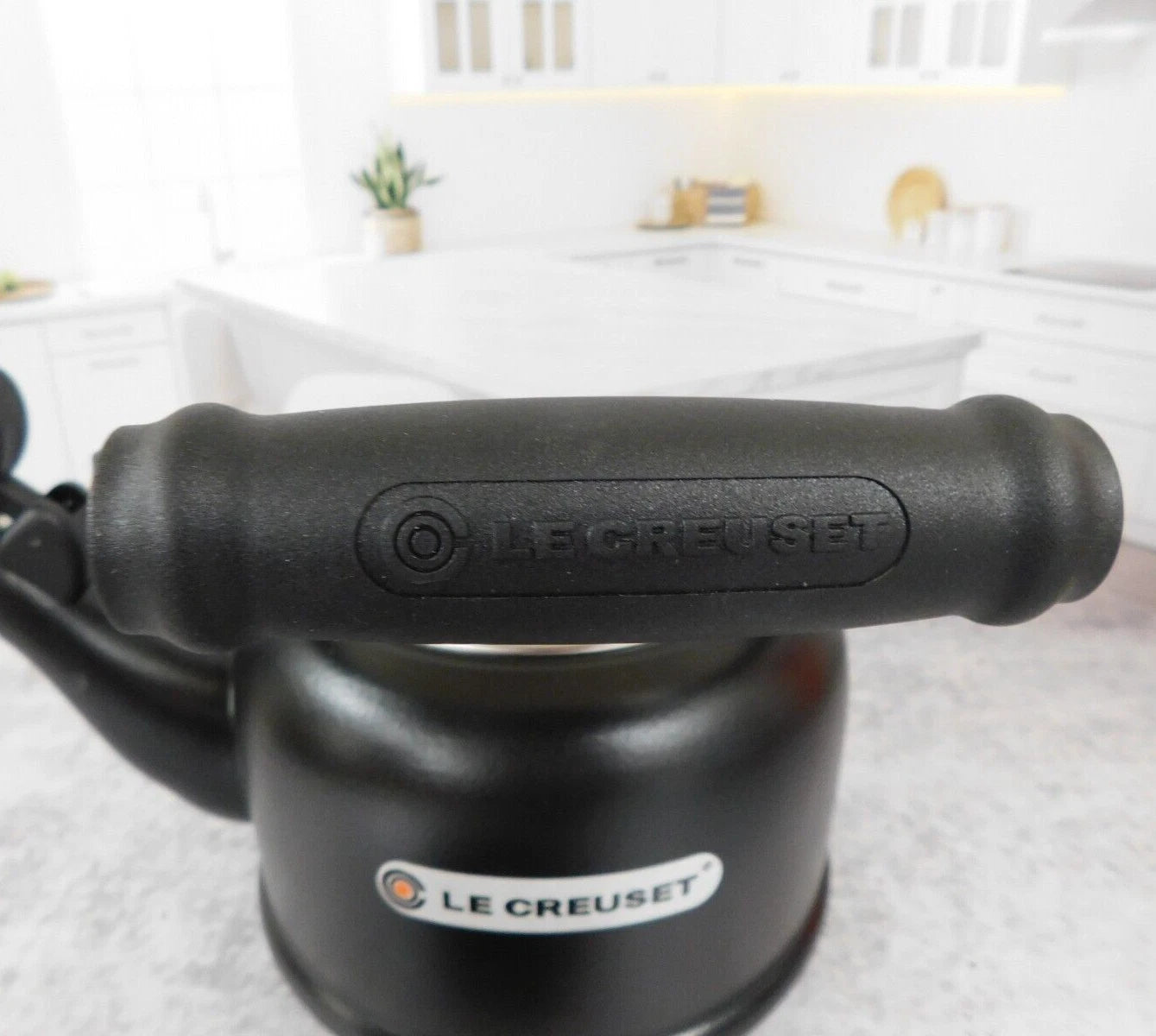 Le Creuset Enamel on Steel 1.25 Quart Demi Kettle, Matt Licorice Black - New