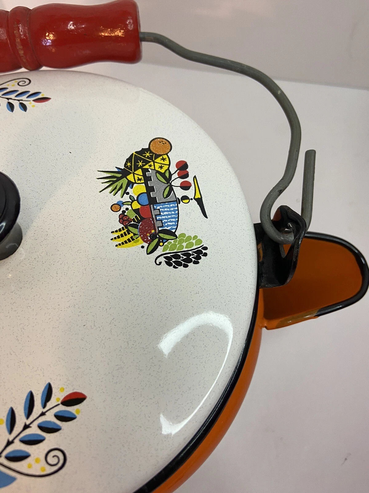 VNTG. ENAMELWARE TEAPOT TEA KETTLE ORANGE WOODEN HANDLE KITSCHY 70'S AESTHETIC