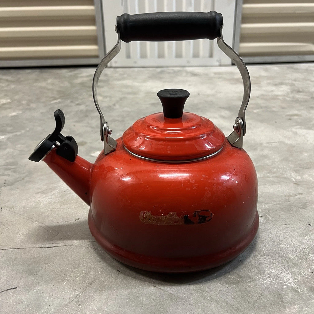 Le Creuset Whistling Tea Kettle Flame Orange Ombre Tea Pot 1.7 Qt 1.6 L Enameled