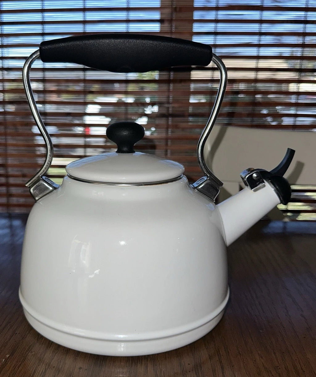 CHANTAL 1.8 QT Enamel on Steel Whistling Tea Kettle Teapot White EUC