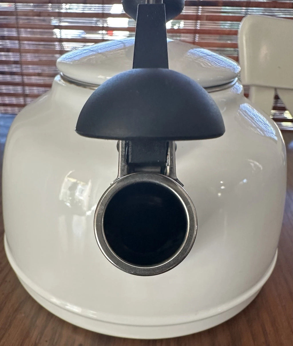 CHANTAL 1.8 QT Enamel on Steel Whistling Tea Kettle Teapot White EUC