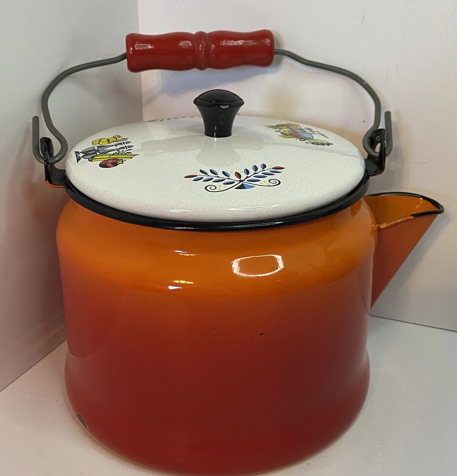 VNTG. ENAMELWARE TEAPOT TEA KETTLE ORANGE WOODEN HANDLE KITSCHY 70'S AESTHETIC