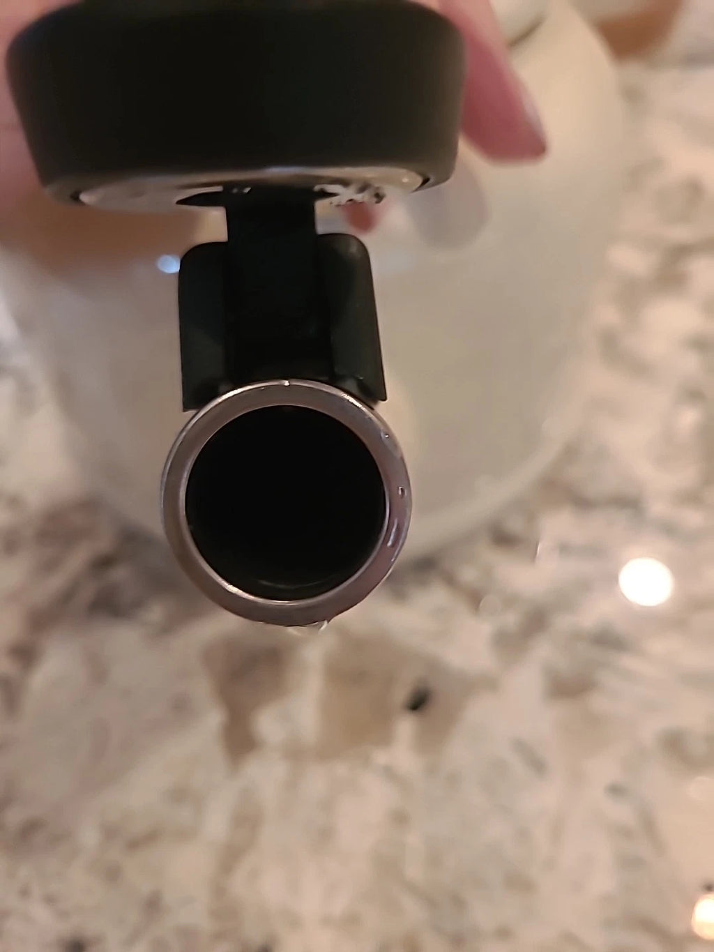 Le Creuset 2.2 Quart 2 Liter Whistling Tea Kettle White Enameled Steel