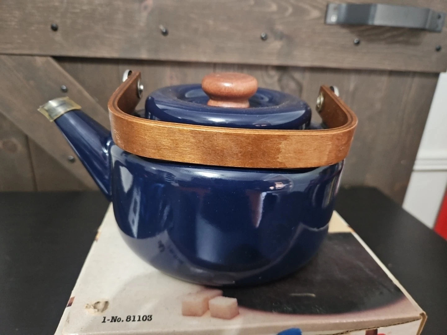 NEW OLD STOCK Vintage Wear-Ever Porcelain Over Steal Tea Kettle Model 81103