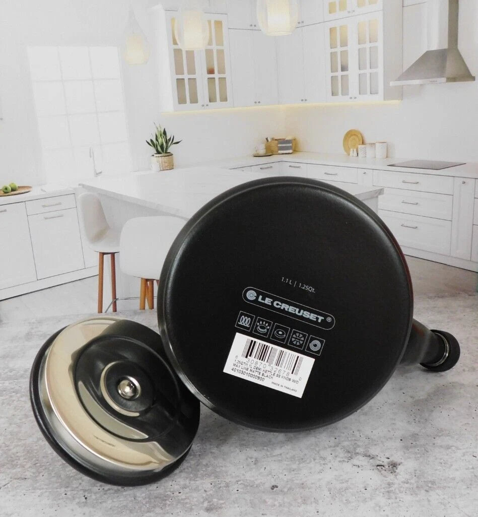 Le Creuset Enamel on Steel 1.25 Quart Demi Kettle, Matt Licorice Black - New