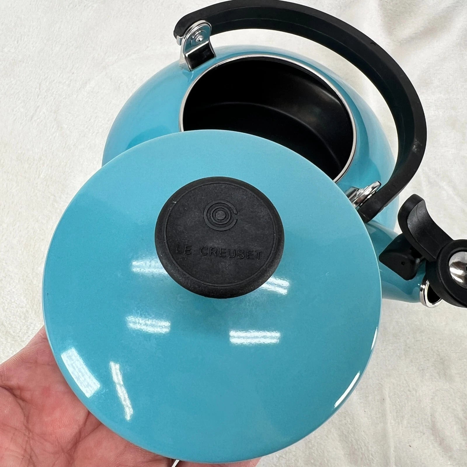 LE CREUSET Enamel On Steel Whistling Tea Kettle 1.5L Caribbean Blue Teal Handle