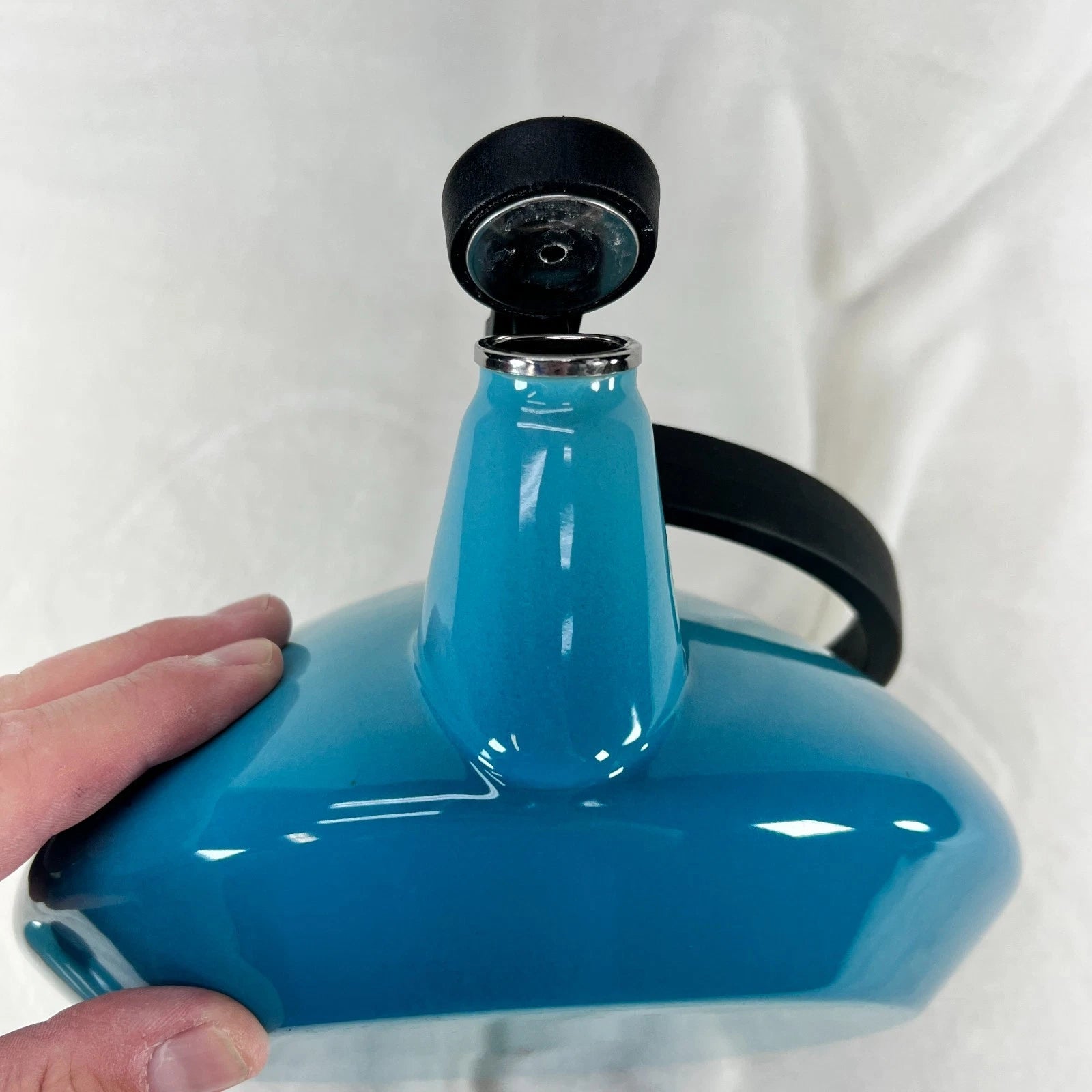 LE CREUSET Enamel On Steel Whistling Tea Kettle 1.5L Caribbean Blue Teal Handle