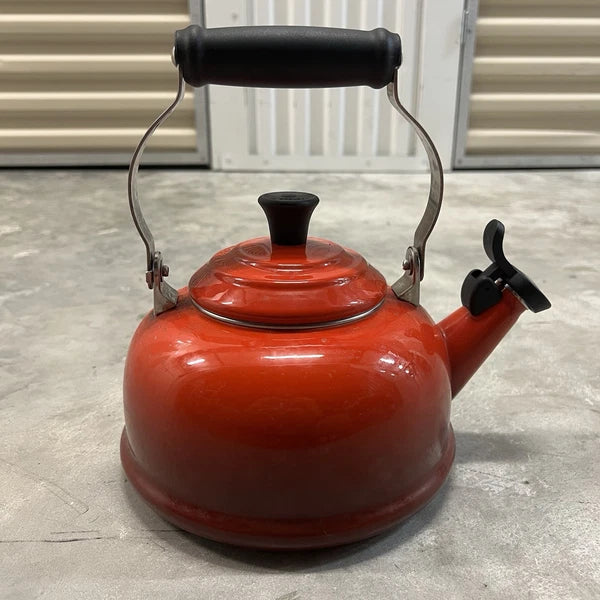 Le Creuset Whistling Tea Kettle Flame Orange Ombre Tea Pot 1.7 Qt 1.6 L Enameled