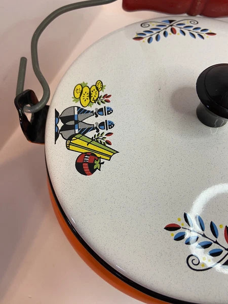 VNTG. ENAMELWARE TEAPOT TEA KETTLE ORANGE WOODEN HANDLE KITSCHY 70'S AESTHETIC