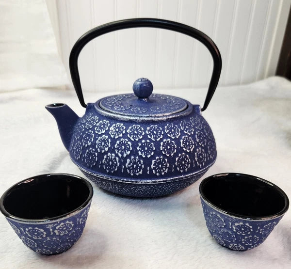 PRIMULA 34oz Blue Floral TEAPOT And Cups Cast Iron , Mesh tea Infuser Enamel New