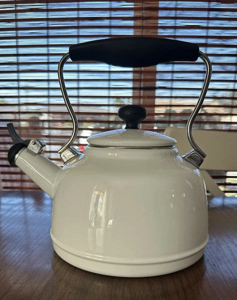 CHANTAL 1.8 QT Enamel on Steel Whistling Tea Kettle Teapot White EUC
