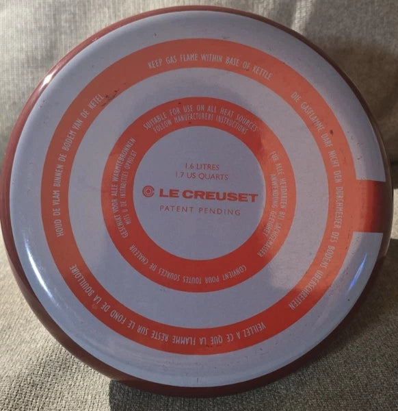 LE CREUSET  Classic Whistling Kettle Tea Pot 1.7 Quart  Cerise Red Enamel