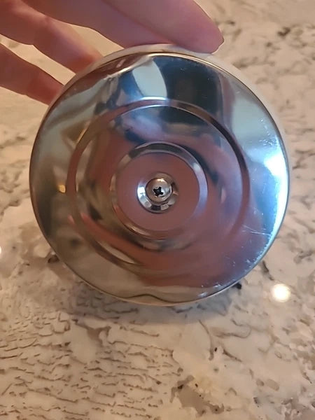 Le Creuset 2.2 Quart 2 Liter Whistling Tea Kettle White Enameled Steel