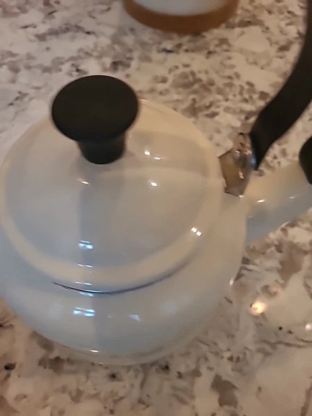 Le Creuset 2.2 Quart 2 Liter Whistling Tea Kettle White Enameled Steel