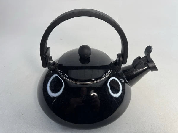 Le Creuset Whistling Teapot Enameled Tea Kettle 1.6 Quarts 1.5 L Cerise Black