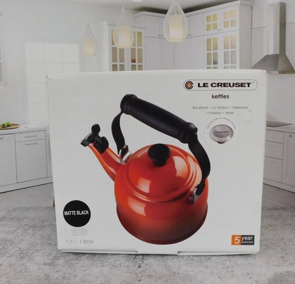 Le Creuset Enamel on Steel 1.25 Quart Demi Kettle, Matt Licorice Black - New