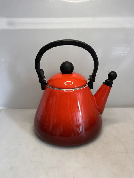 Le Creuset Enamel On Steel Whistling Tea Kettle Cerise Red 1.6 L 1.7 QT EUC!